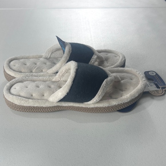 Isotoner Signature Women Cream Terry Thong Slippers Memory Foam LG 8.5-9 NEW - Picture 3 of 8